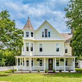 Yellow House at Thorp Spring